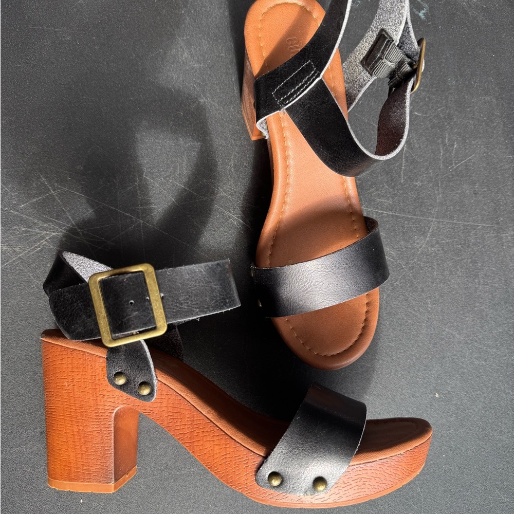 Elegant Black Women's Heels with Wooden Block Heel